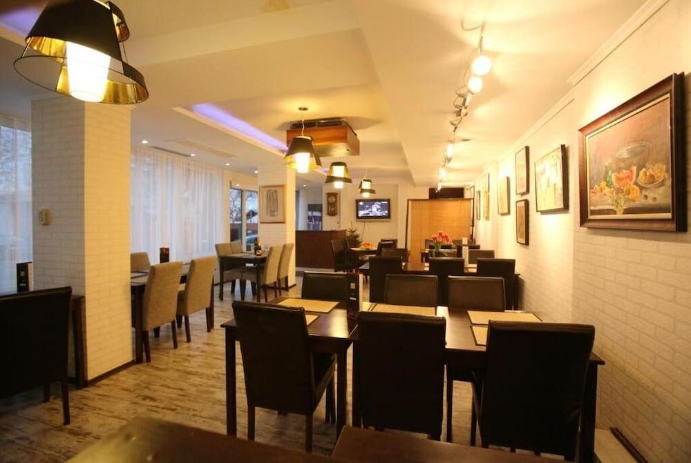 Graffiti Hotel 3*